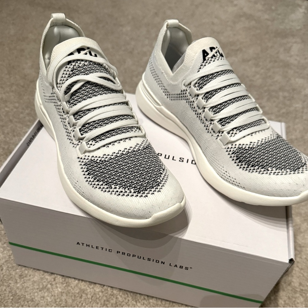 NwT APL Ivory/Black size 8